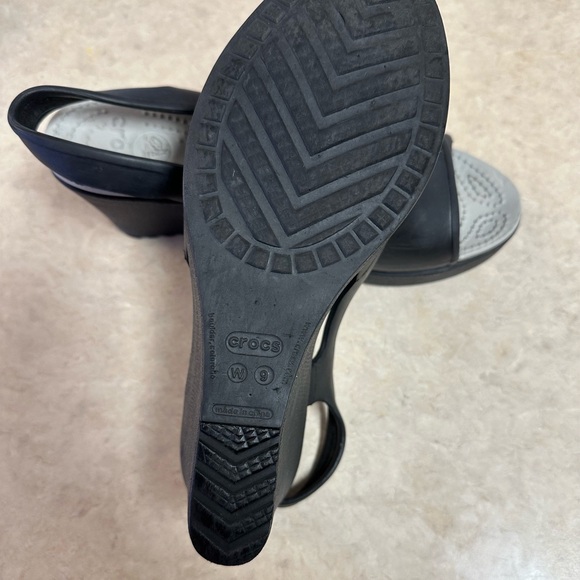 Crocs Wedge Sandals Black - Picture 3 of 3